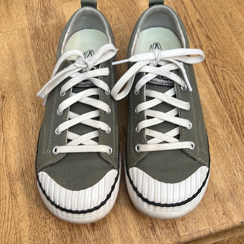 Keen Elsa Sneaker. Size 8
